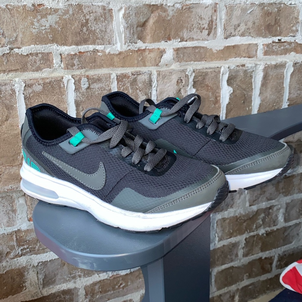 Nike Air Max LB